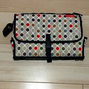 Skip Hop pronto changing station